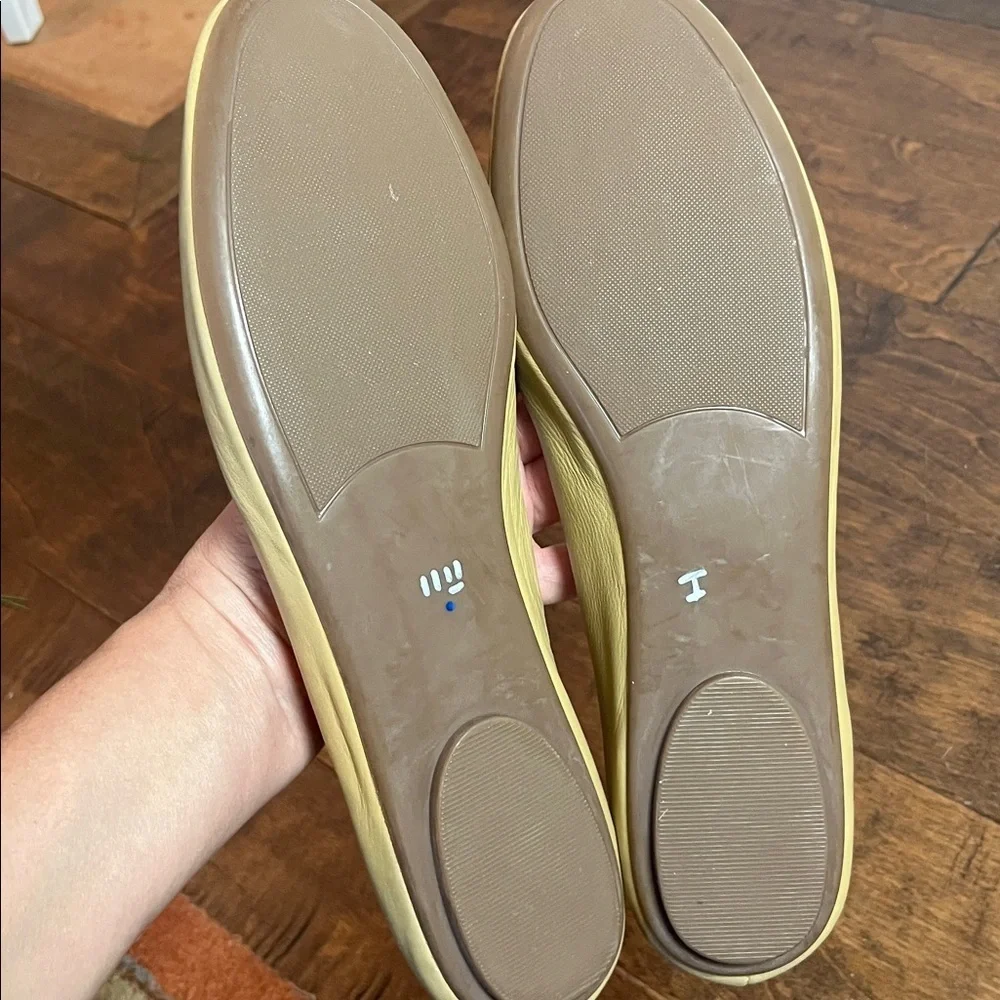 Vaneli Nude/Tan Leather Scalloped Flats, size 11